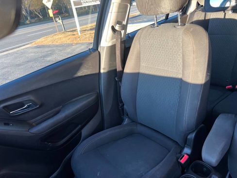Used 2018 Chevrolet Trax LS image 15