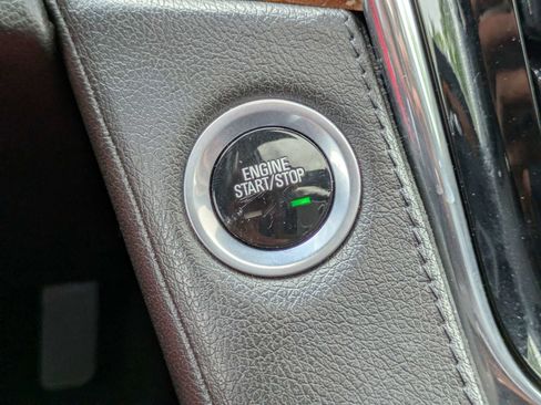 Used 2015 Cadillac Escalade Luxury RWD image 32