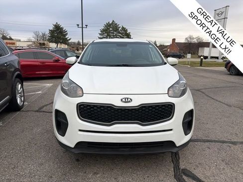 Used 2017 Kia Sportage LX image 2