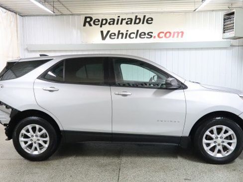 Used 2018 Chevrolet Equinox LS FWD image 4
