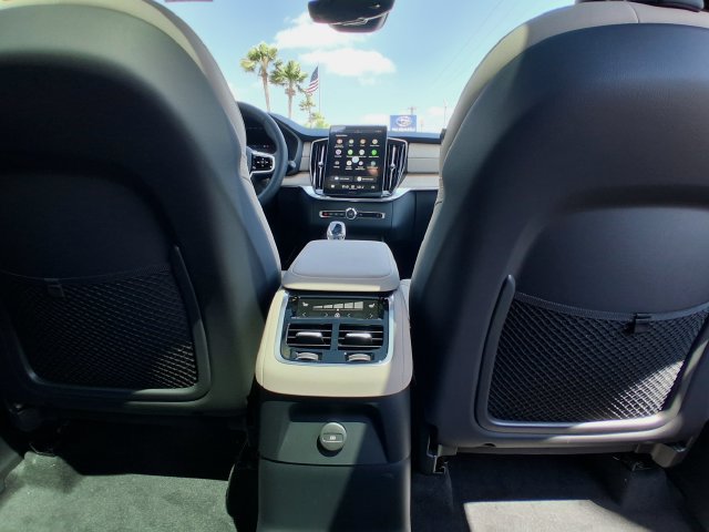 New 2026 Volvo XC90 T8 Plus w/ Protection Package Premier AWD/4WD image 13