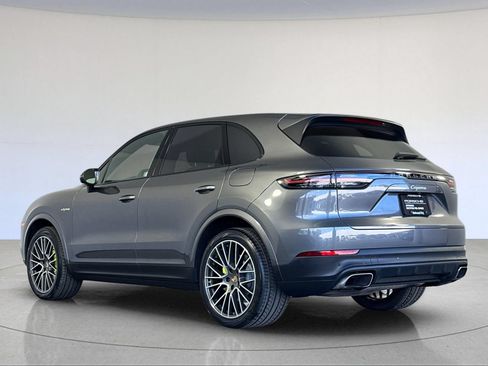 Certified 2023 Porsche Cayenne AWD/4WD image 3