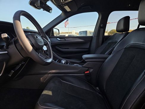 New 2025 Jeep Grand Cherokee Laredo image 10