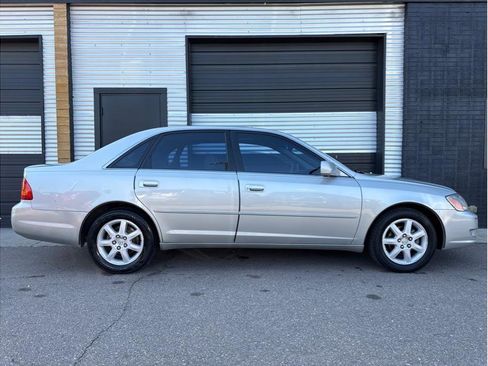Used 2002 Toyota Avalon XLS image 11