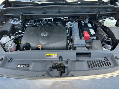 Certified 2021 Toyota Highlander Platinum AWD/4WD image 10