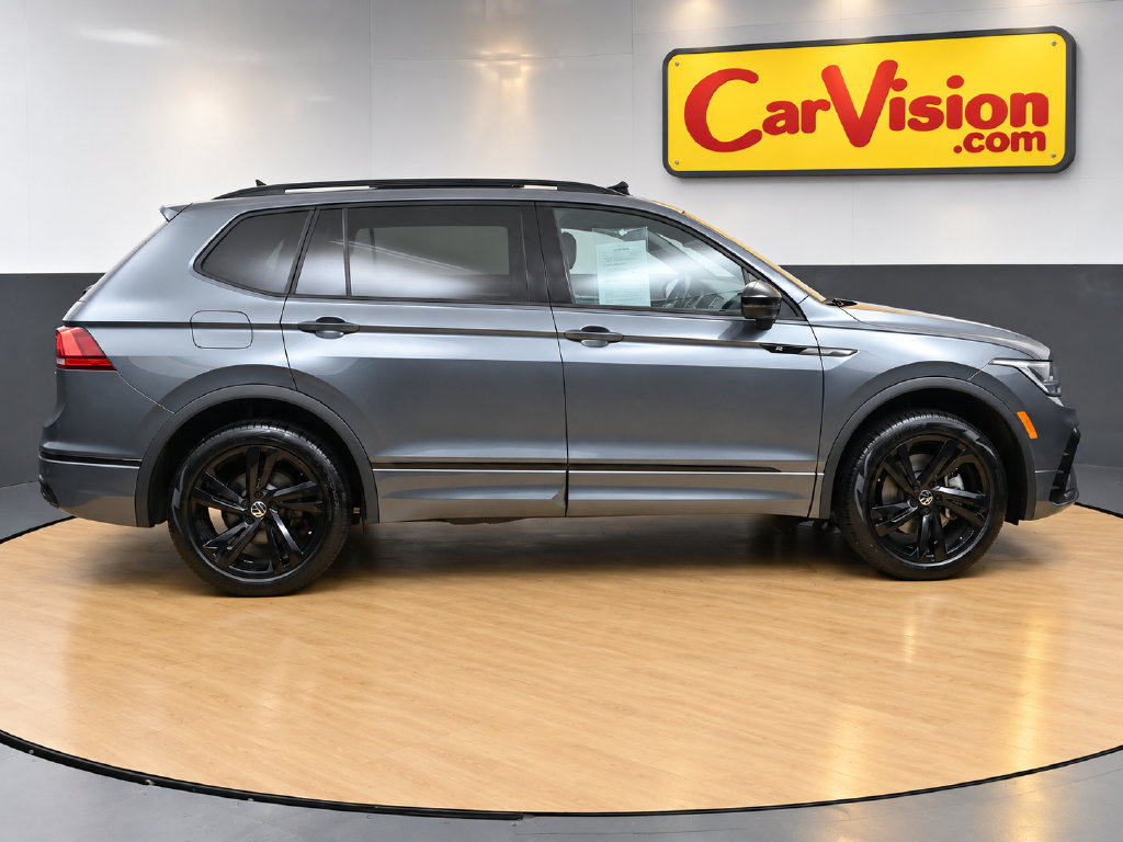 Used 2024 Volkswagen Tiguan SE R-Line AWD/4WD image 3