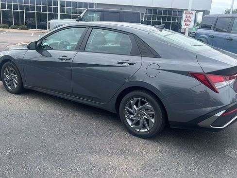 Used 2024 Hyundai Elantra SEL FWD image 7