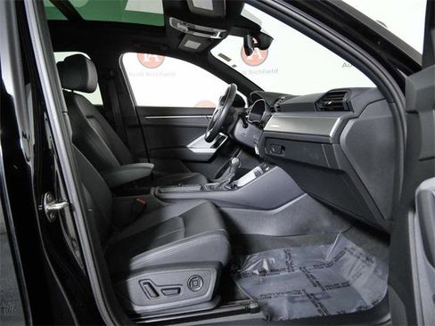 Used 2024 Audi Q3 2.0T Premium w/ Convenience Package image 11