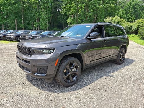 New 2025 Jeep Grand Cherokee L Altitude image 2