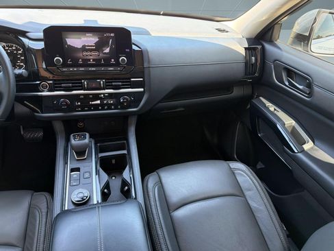 Used 2023 Nissan Pathfinder SV AWD/4WD image 28