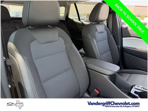 Used 2025 Chevrolet Trax LT FWD image 22
