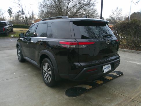 Used 2022 Nissan Pathfinder SL w/ SL Black Package image 10