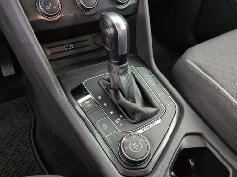 Used 2018 Volkswagen Tiguan S image 29