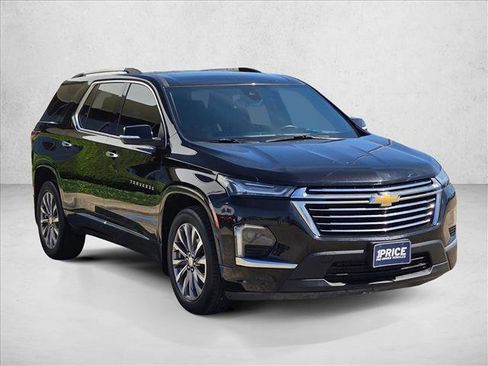 Used 2023 Chevrolet Traverse Premier w/ LPO, Cargo Package FWD image 3