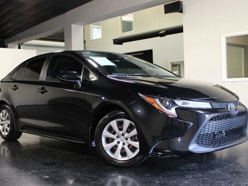 Used 2020 Toyota Corolla LE FWD image 32
