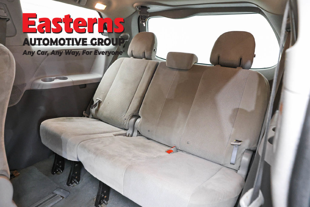 Used 2020 Toyota Sienna L FWD image 25