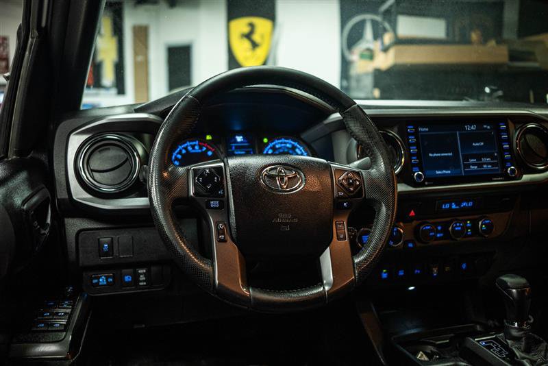 Used 2021 Toyota Tacoma TRD Off-Road w/ Technology Package AWD/4WD image 13