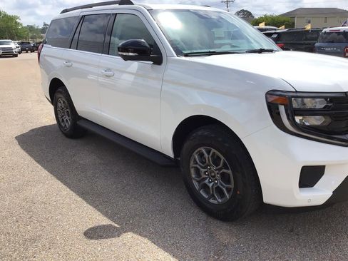 New 2026 Ford Expedition Active RWD image 8