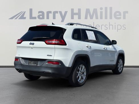Used 2017 Jeep Cherokee Latitude image 6