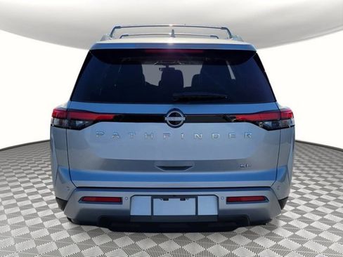 New 2025 Nissan Pathfinder SL image 4