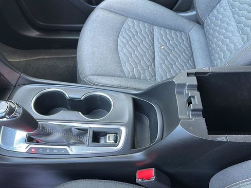 Used 2021 Chevrolet Equinox LT w/ Driver Convenience Package FWD image 32
