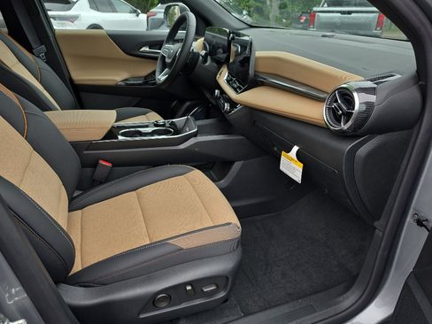 New 2026 Chevrolet Equinox ACTIV w/ Convenience Package III AWD/4WD image 17