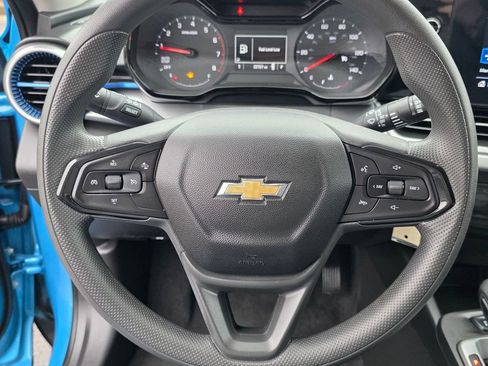 Used 2025 Chevrolet Trax LS image 16