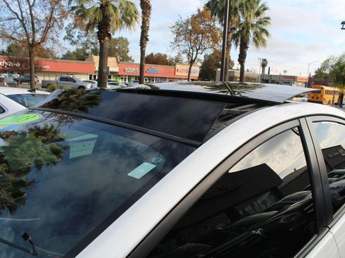 Used 2013 Toyota Prius Three image 13