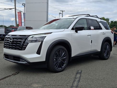 New 2026 Nissan Pathfinder SL w/ SL Premium Package AWD/4WD image 2