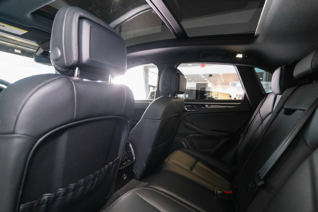 Certified 2023 Porsche Macan AWD/4WD image 17
