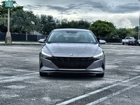 Used 2023 Hyundai Elantra SE FWD image 3