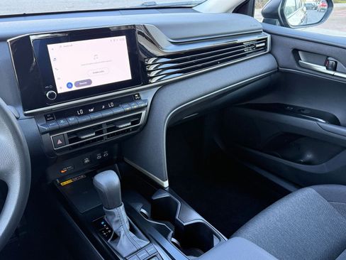 Used 2025 Toyota Camry LE image 35