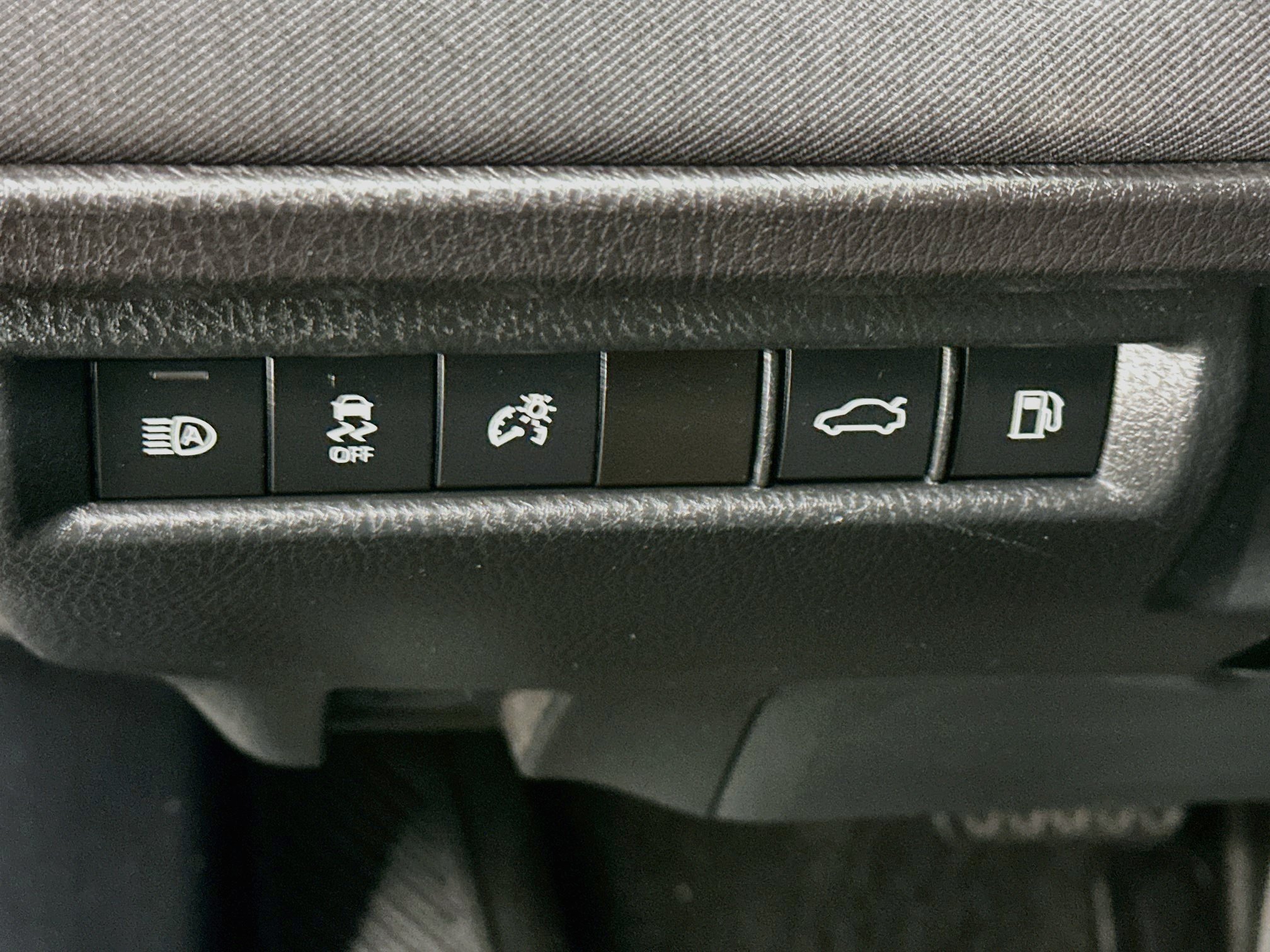 Used 2025 Toyota Camry LE FWD image 17