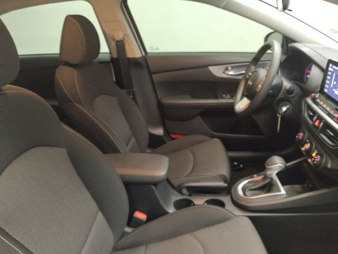 Used 2022 Kia Forte LXS image 21