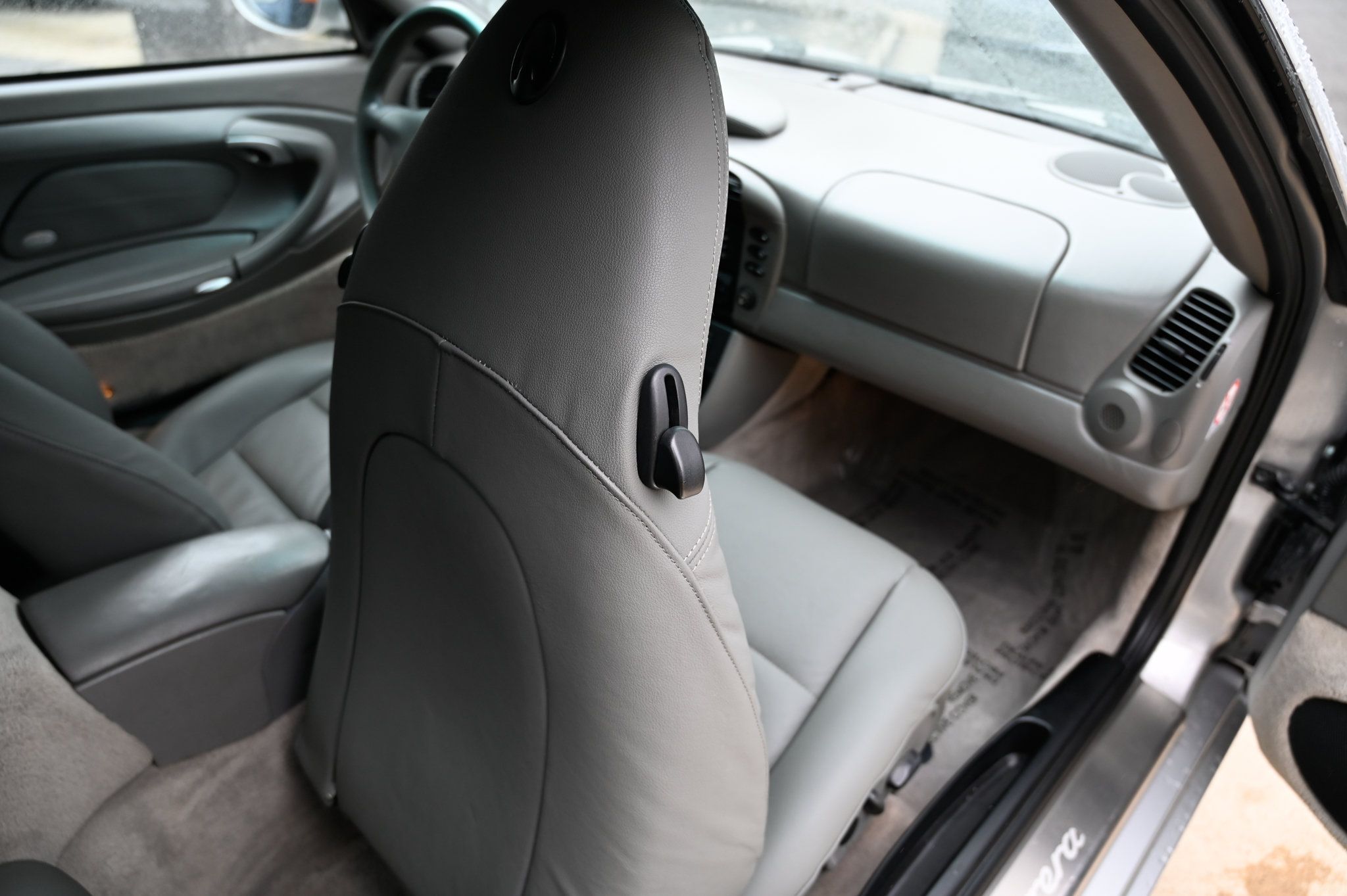 Used 2000 Porsche 911 Carrera RWD image 44
