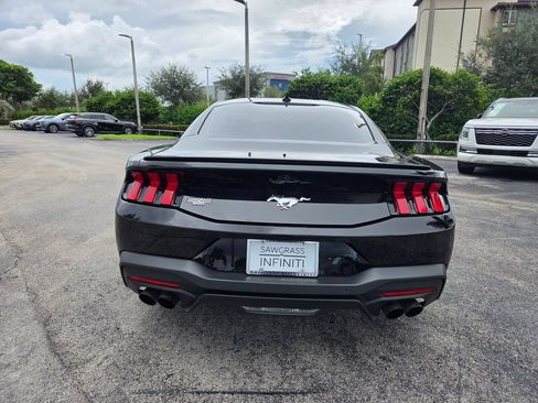 Used 2025 Ford Mustang Premium RWD image 9