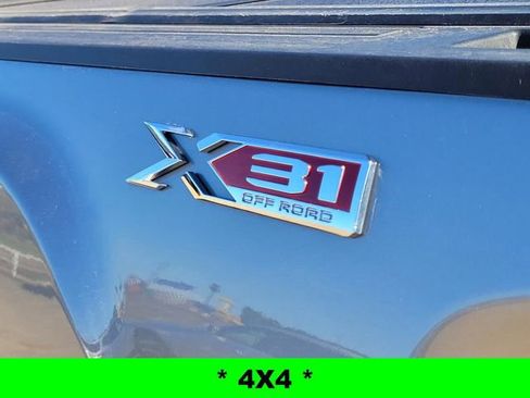 Used 2024 GMC Sierra 2500 SLT w/ SLT Premium Package image 10