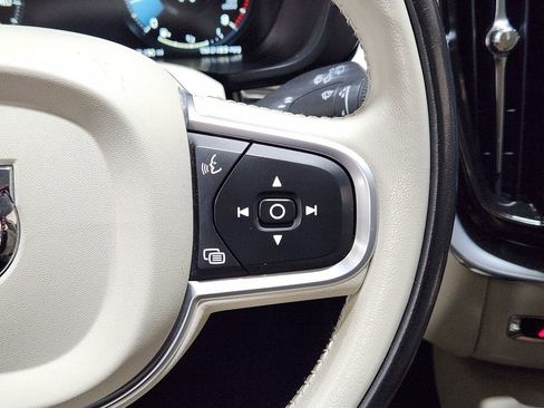 Used 2019 Volvo XC60 T6 Momentum w/ Advanced Package image 50