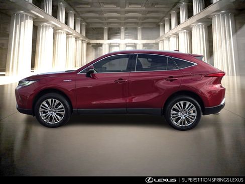 Used 2021 Toyota Venza XLE image 8