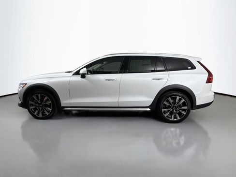New 2026 Volvo V60 B5 Cross Country Ultra w/ Protection Package Premier AWD/4WD image 8