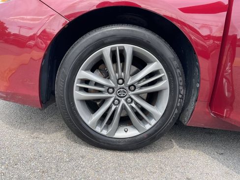 Used 2017 Toyota Camry SE w/ Moonroof Package FWD image 9