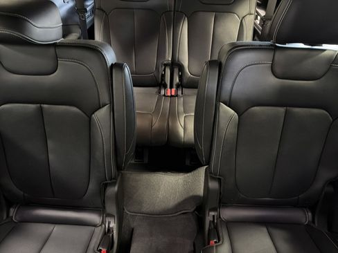 Used 2022 Jeep Grand Cherokee L Overland w/ Advanced Protech Group III AWD/4WD image 13