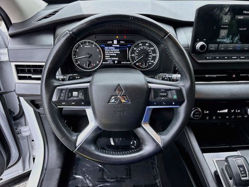 Used 2022 Mitsubishi Outlander SE AWD/4WD image 11