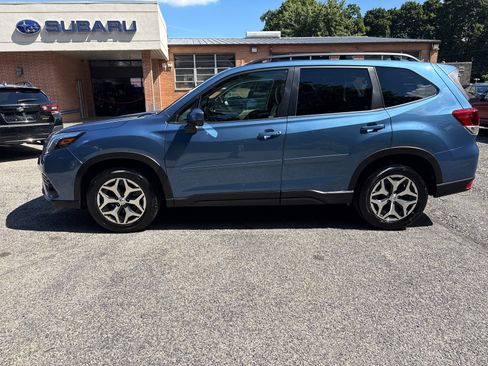 Used 2023 Subaru Forester Premium AWD/4WD image 4
