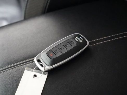 Used 2024 Nissan Pathfinder SL image 39