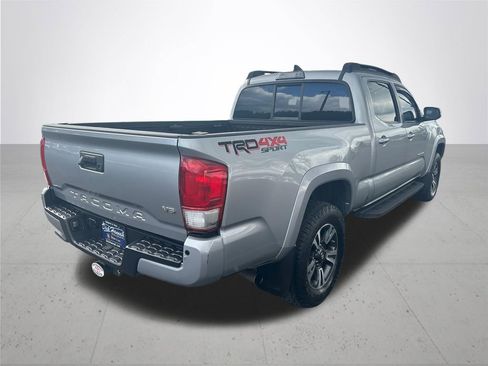 Used 2016 Toyota Tacoma TRD Sport w/ Premium & Technology Package AWD/4WD image 7