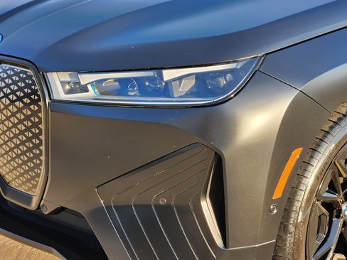 Used 2023 BMW iX M60 image 8