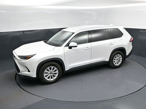 Used 2024 Toyota Grand Highlander XLE image 34