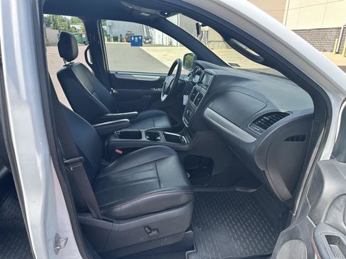 Used 2016 Dodge Grand Caravan R/T FWD image 20