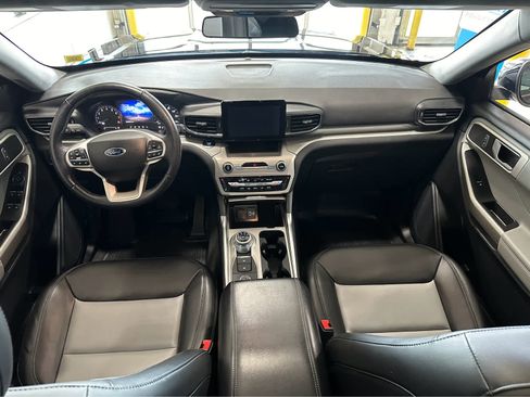 Used 2022 Ford Explorer XLT w/ Equipment Group 202A image 13